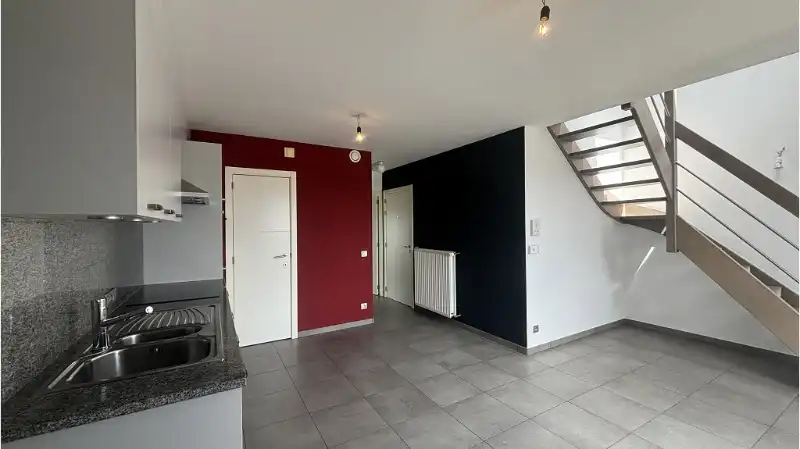Instapklaar 2-slaapkamerappartement met TERRAS en AUTOSTANDPLAATS te huur in Torhout foto 4