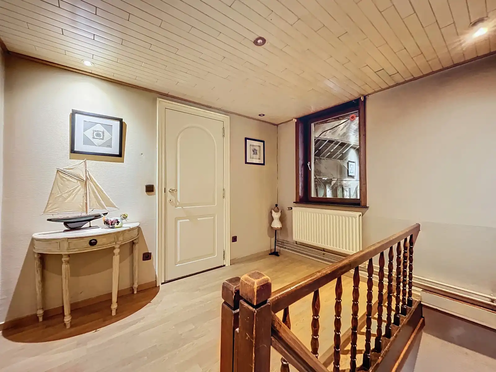 Ruime woning met 4 slpks - tuin en hangaar foto 7