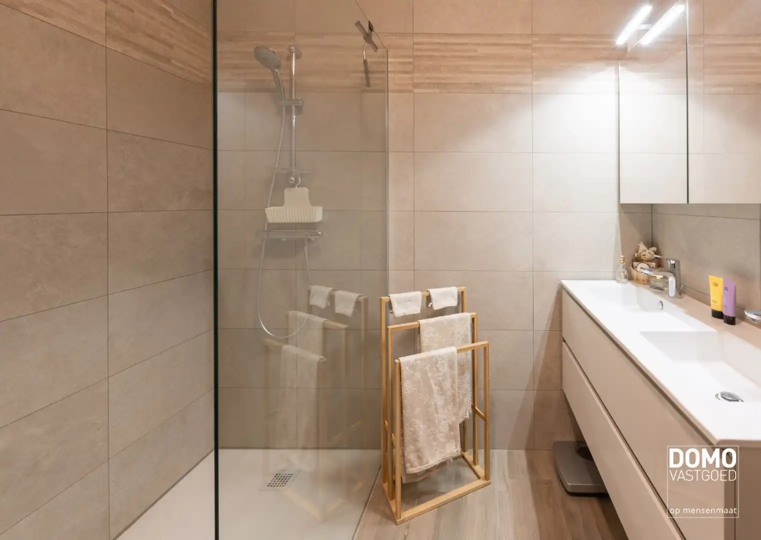 DEELS GERENOVEERDE WONING MET 3 SLAAPKAMERS, GARAGE EN RUIME TUIN TE KOOP IN KERMT  foto 13