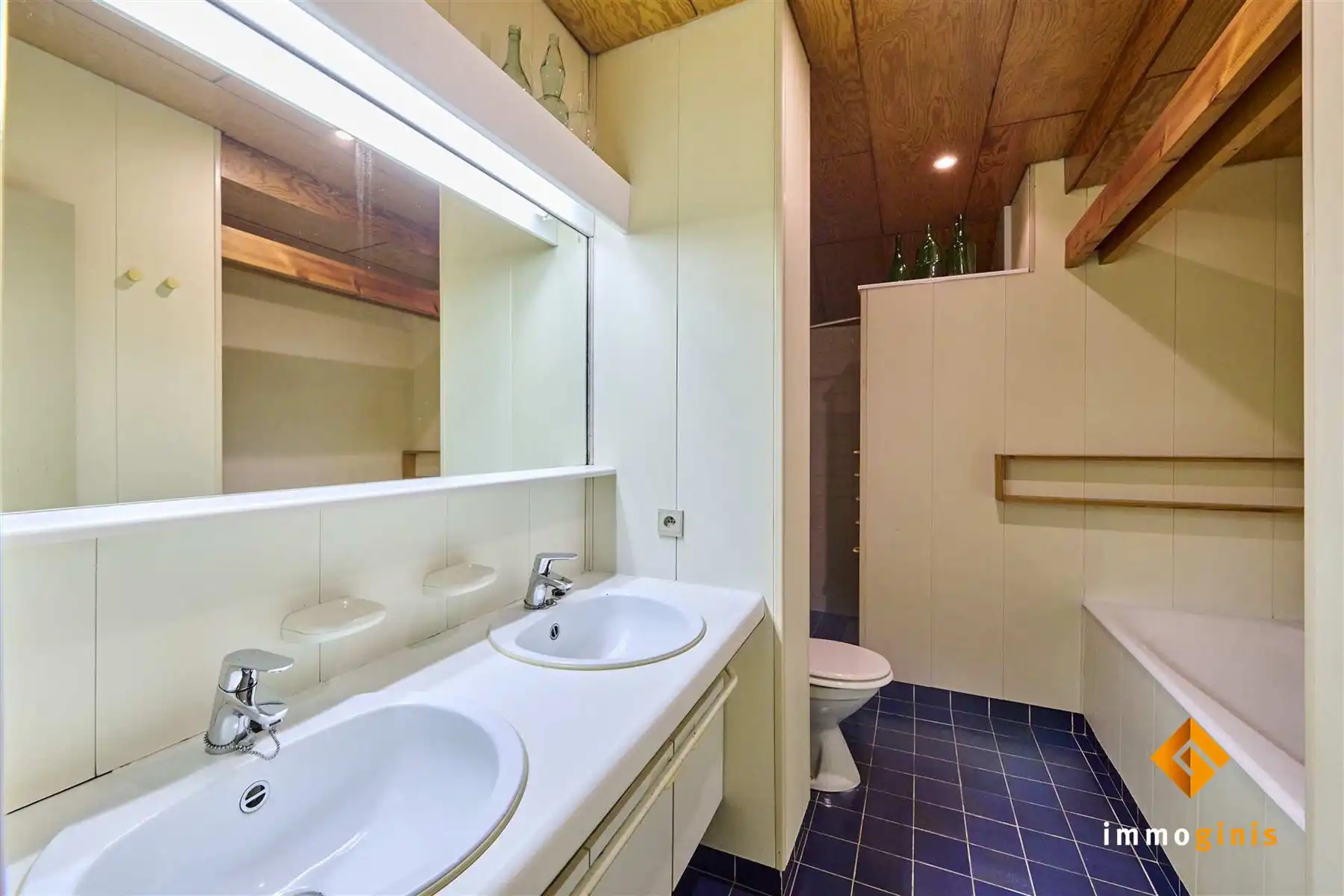 Zéér ruime woning op een mooi perceel van 17a82ca met 5 slaapkamers en uitbreidingsmogelijkheden op de eerste verdieping! foto 24