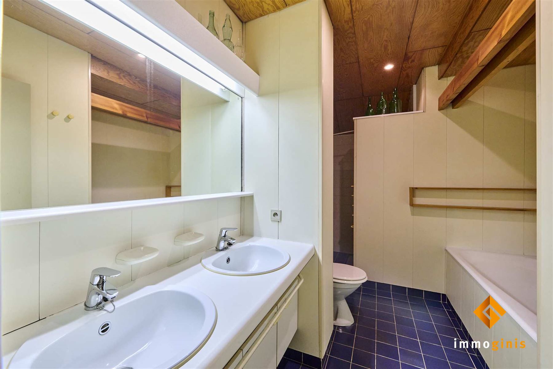 Zéér ruime woning op een mooi perceel van 17a82ca met 5 slaapkamers en uitbreidingsmogelijkheden op de eerste verdieping! foto 24