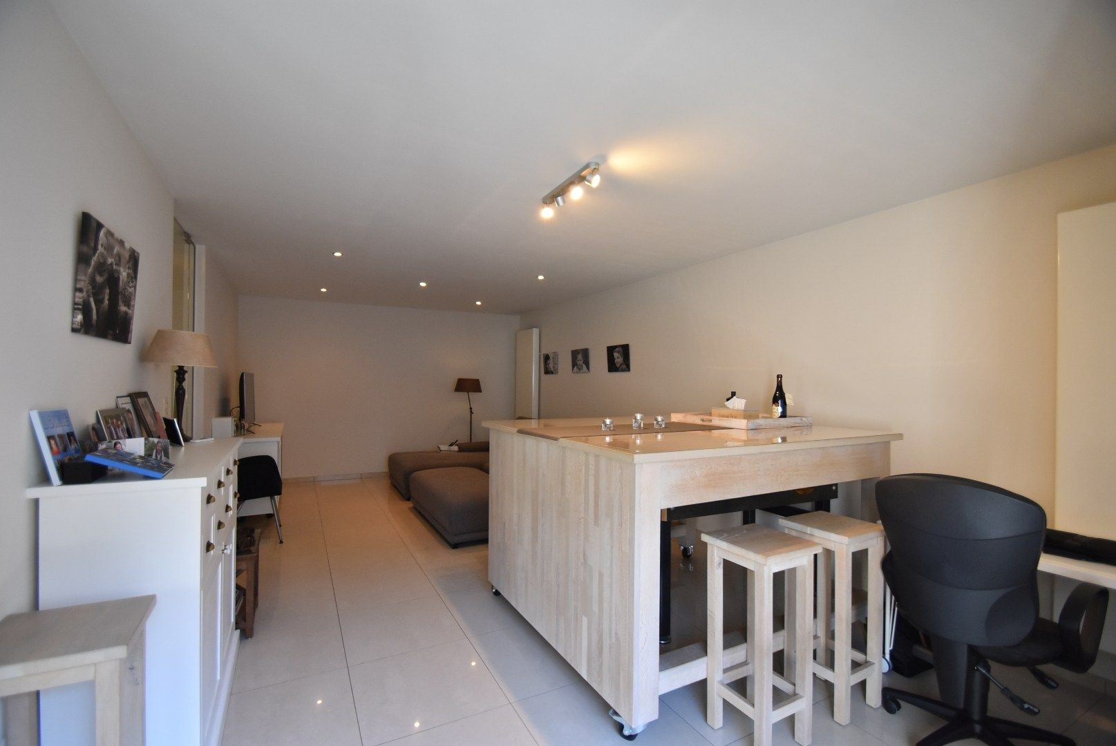 Zeer nette en ruime stadswoning/duplex-appartement met inpandige garage in hartje Bilzen foto 13