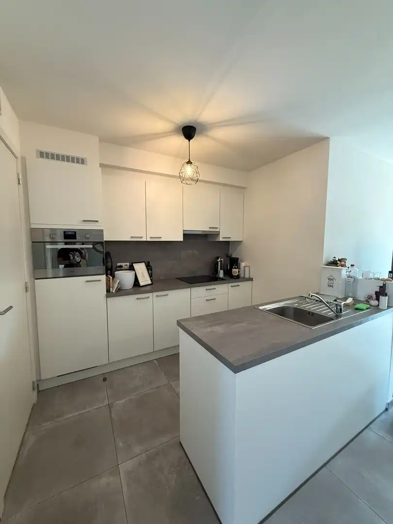 Prachtig appartement met 1 slaapkamer en ruim, zongericht terras te Hasselt. foto 7