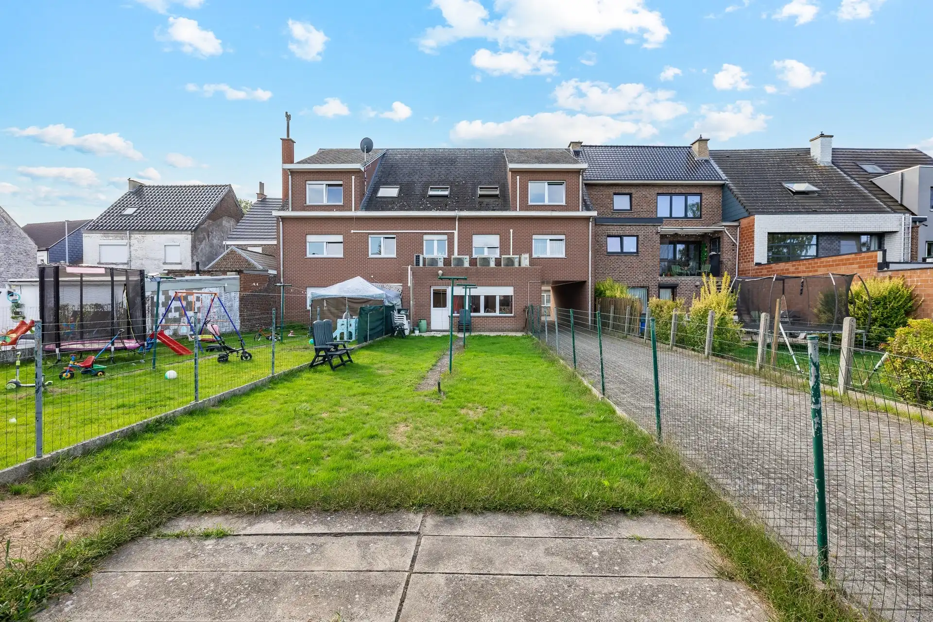 Gelijkvloers appartement met één slaapkamer, grote tuin en garage foto 11