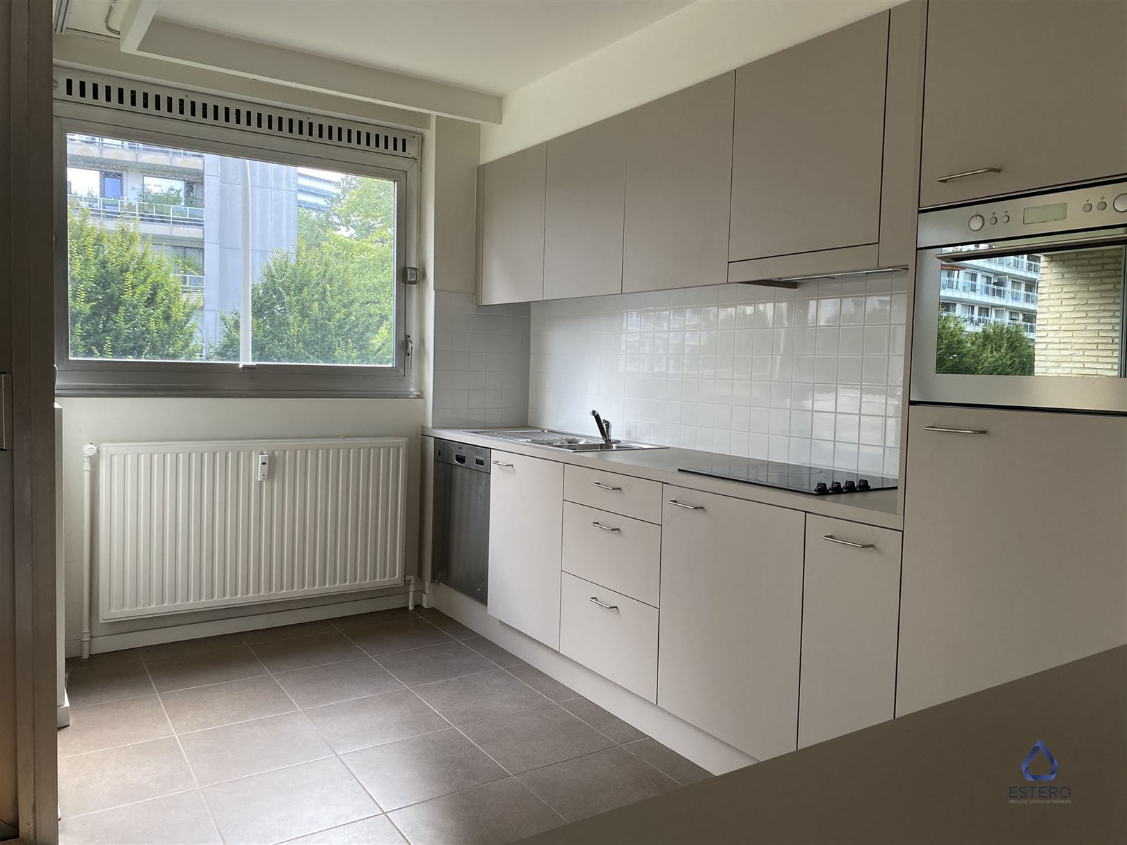 Ruim 2 slaapkamerappartement te Berchem foto 6