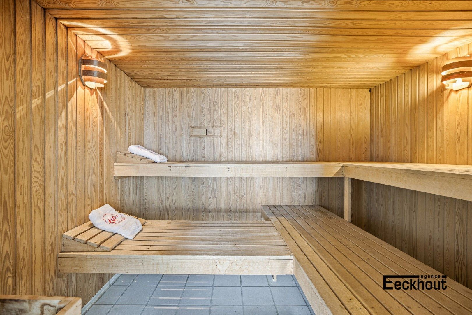 Luxe villa in De Haan met binnenzwembad, 4 slaapkamers, gerenoveerd in 1991, EPC-waarde 222.00, energielabel C, 2 badkamers, 2 garages, perceeloppervlakte 8013  foto 18