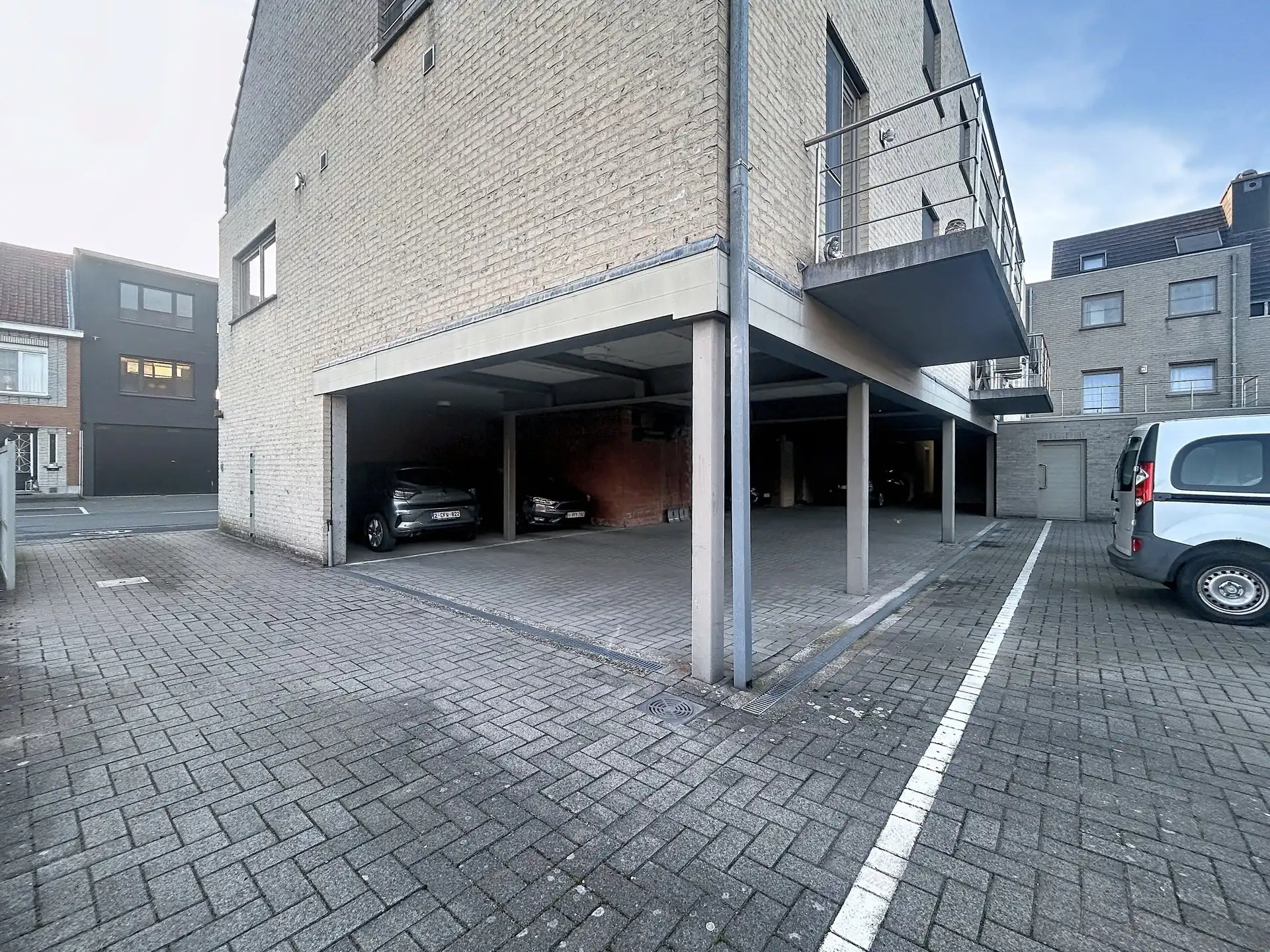 Recent en instapklaar 2 slaapkamer-appartement met 2 terrassen en  overdekte autostaanplaats foto 14