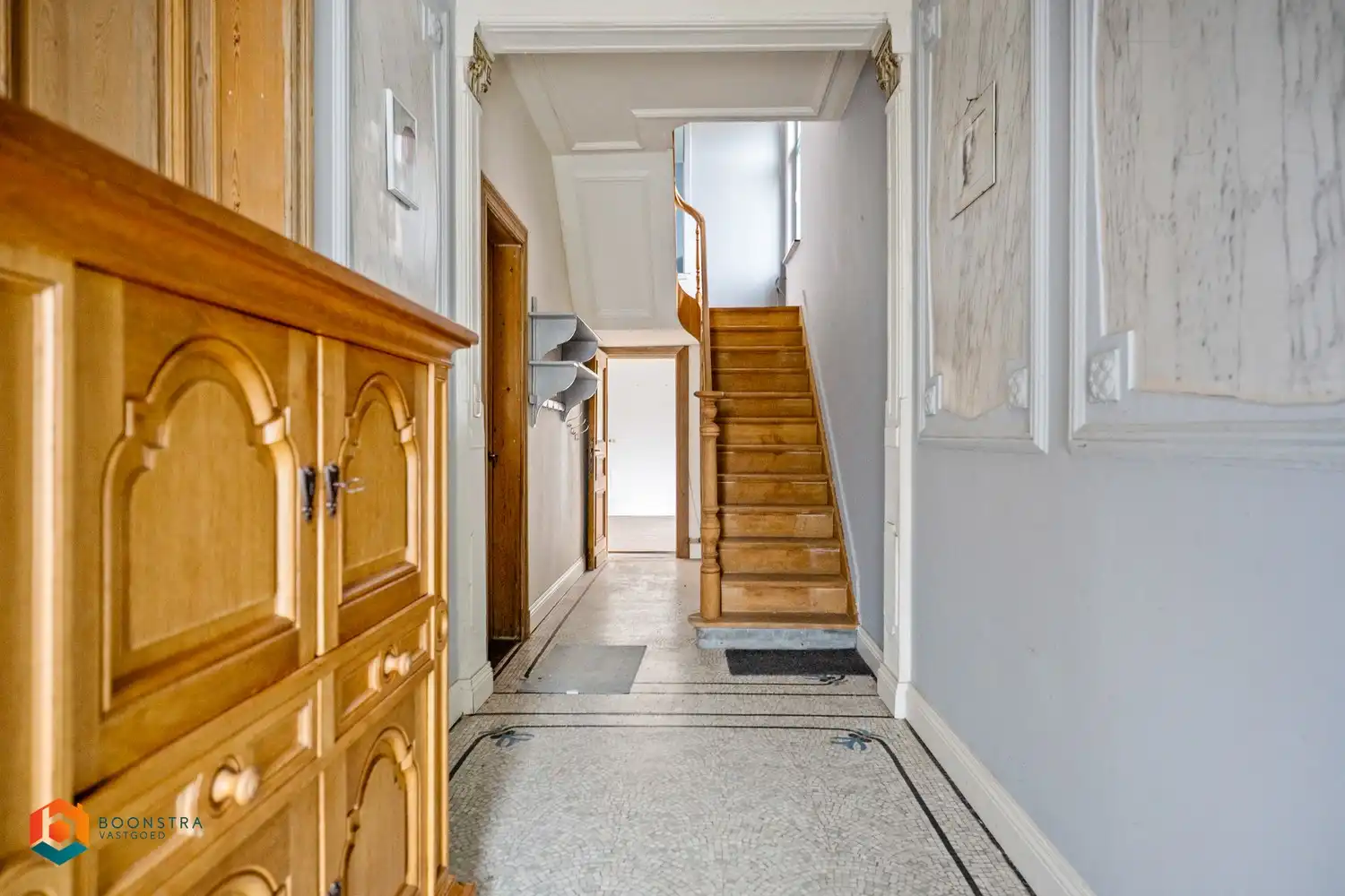 Zonevreemde woning met magazijn te Putte foto 4