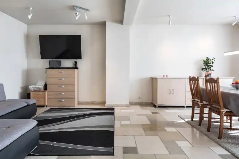 --- NIEUW --- Gunstig gelegen lichtrijk appartement met 2 slaapkamers + garagebox. foto 3