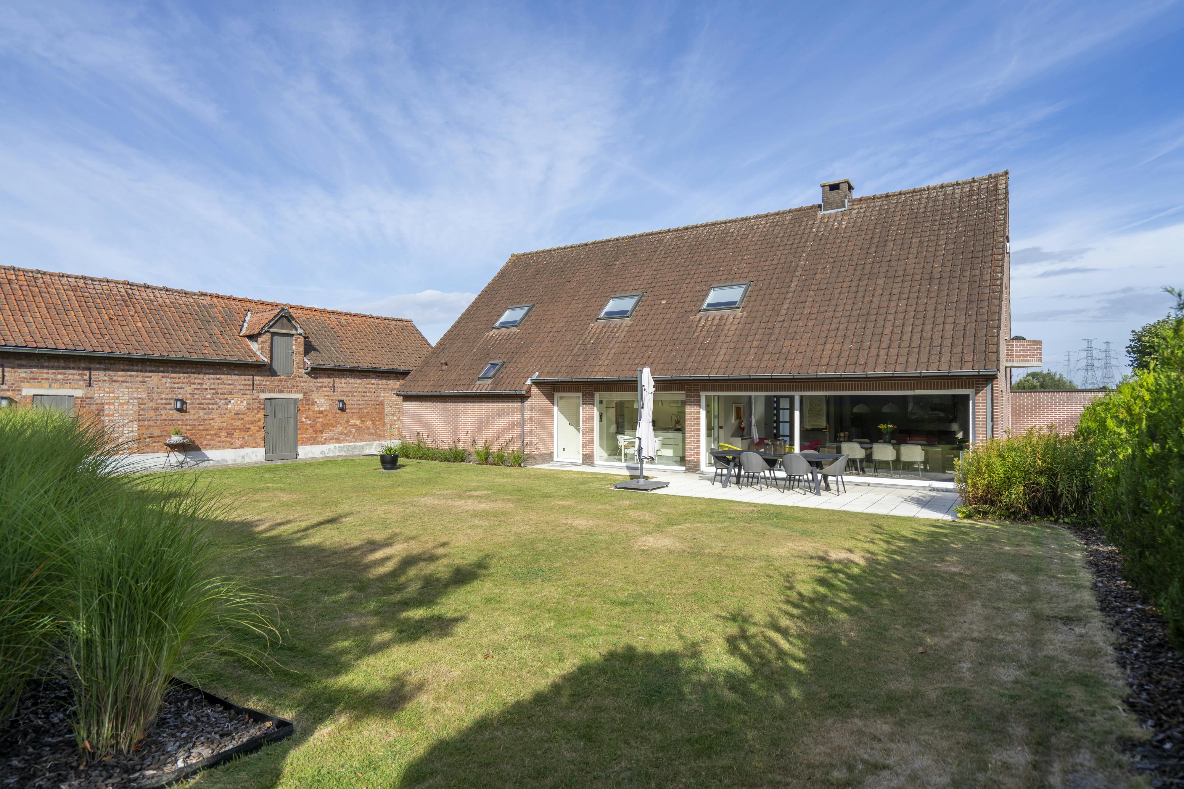 Knappe villa met bijgebouwen te koop in Kluisbergen  foto 3
