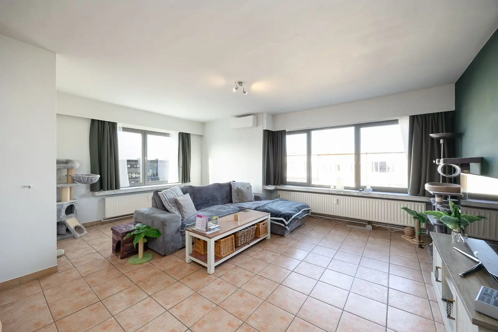 Ruim en licht 2-slaapkamerappartement met garage in Hoevenen! foto 6