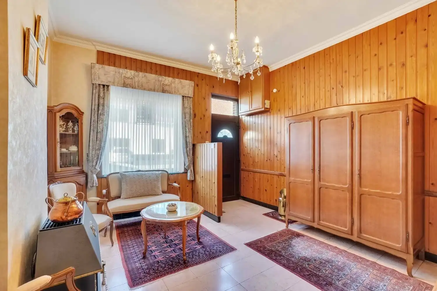 Ruime gezinswoning met vier slaapkamers foto 2