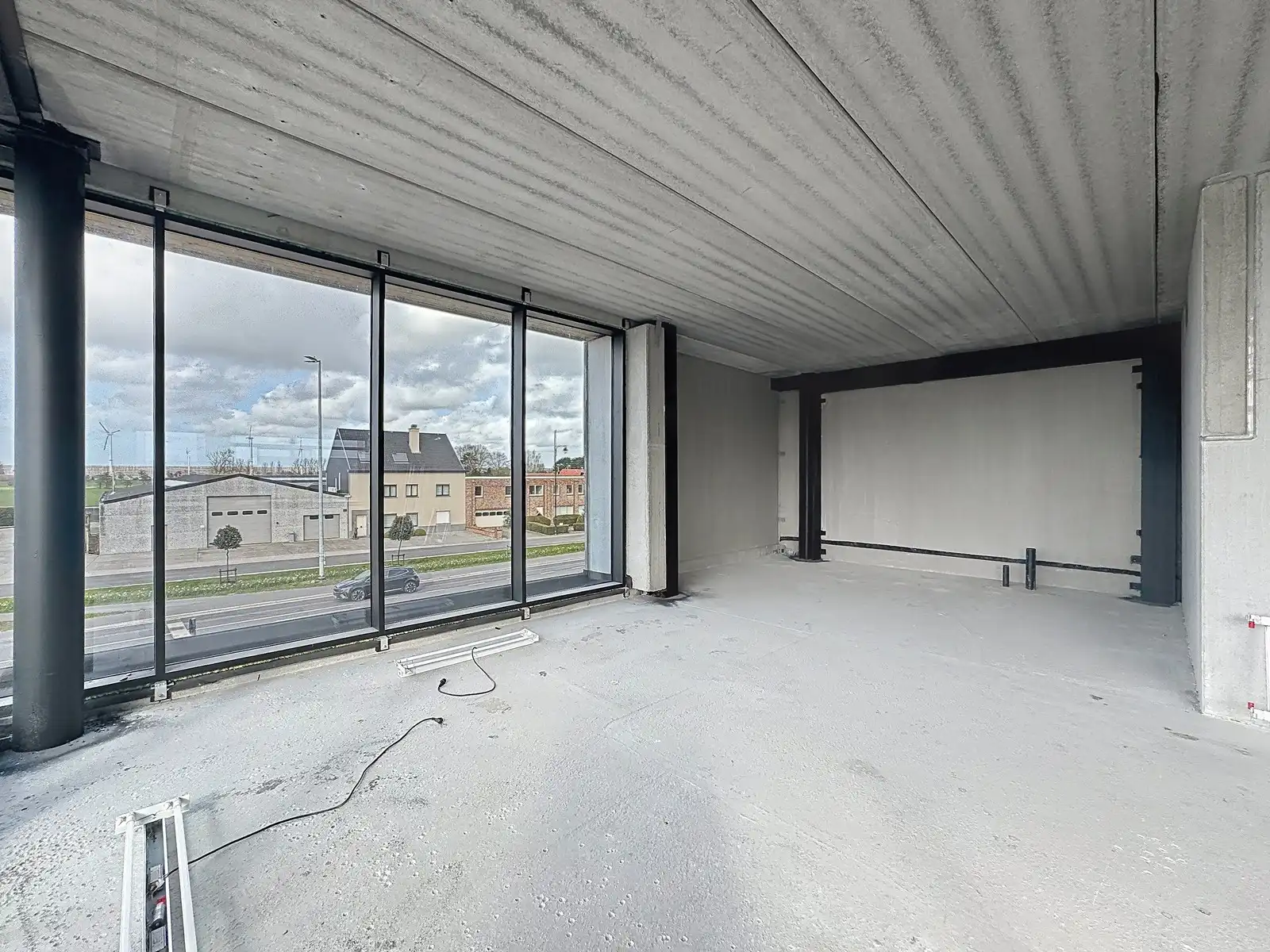 Op hoek-en zichtlocatie te Maldegem: Casco-KANTOORRUIMTE (285m²) met zonne-TERRAS (50m²) TE HUUR op eerste verdieping (lift aanwezig)! foto 8