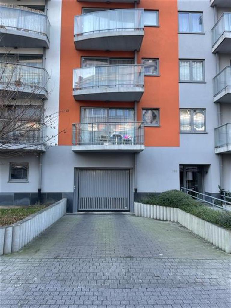 - PARKEERPLAATS TE KOOP IN GESLOTEN RESIDENTIE - foto 2