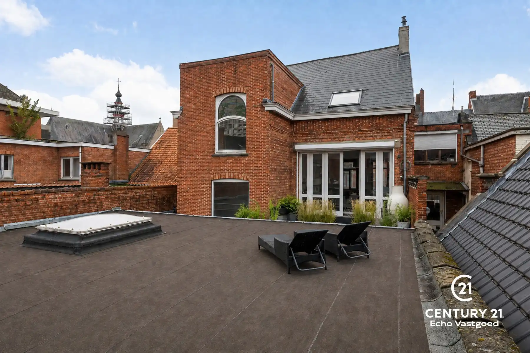 Groot handelspand met luxe duplexappartement en grote garage foto 11