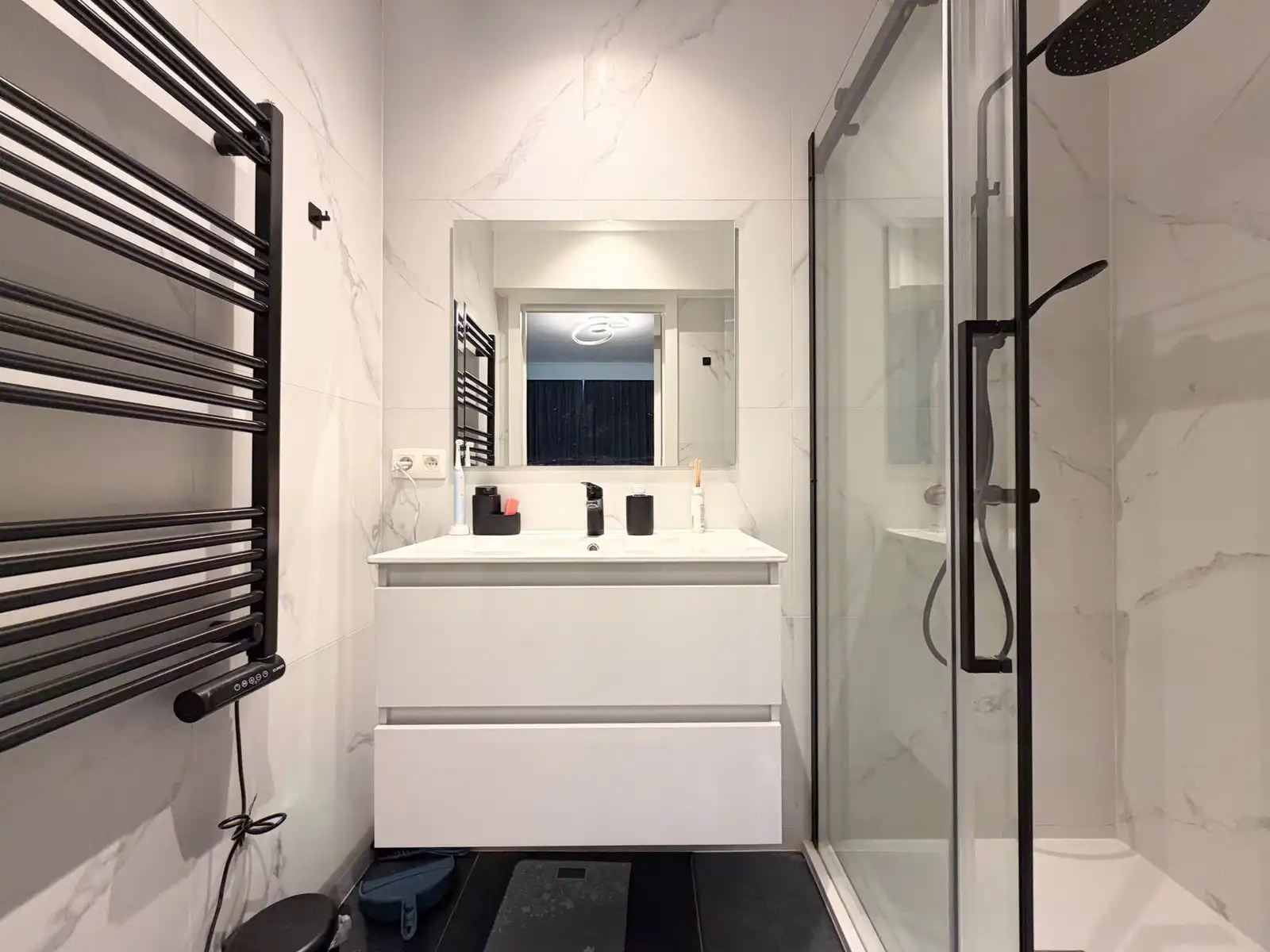 Volledig instapklaar en ruim appartement met 2 slpk en 2 badk foto 13