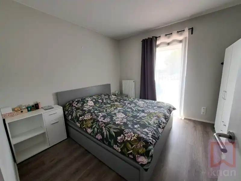Instapklaar 1-slpk appartement met terras, autostaanplaats en grote kelderberging. foto 9