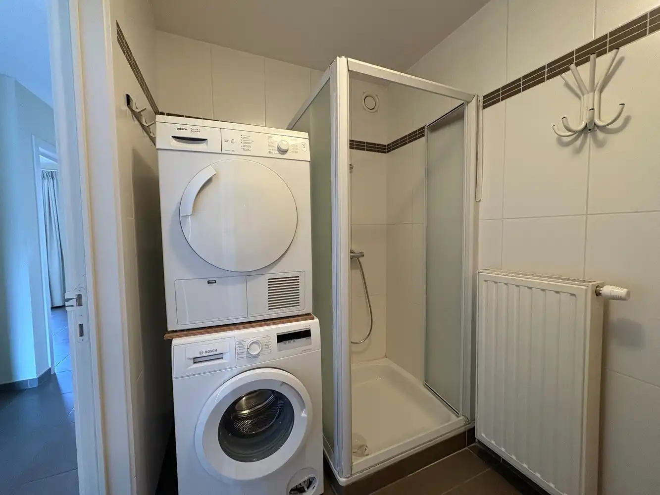 Lichtrijk appartement met twee slaapkamers + garage foto 9