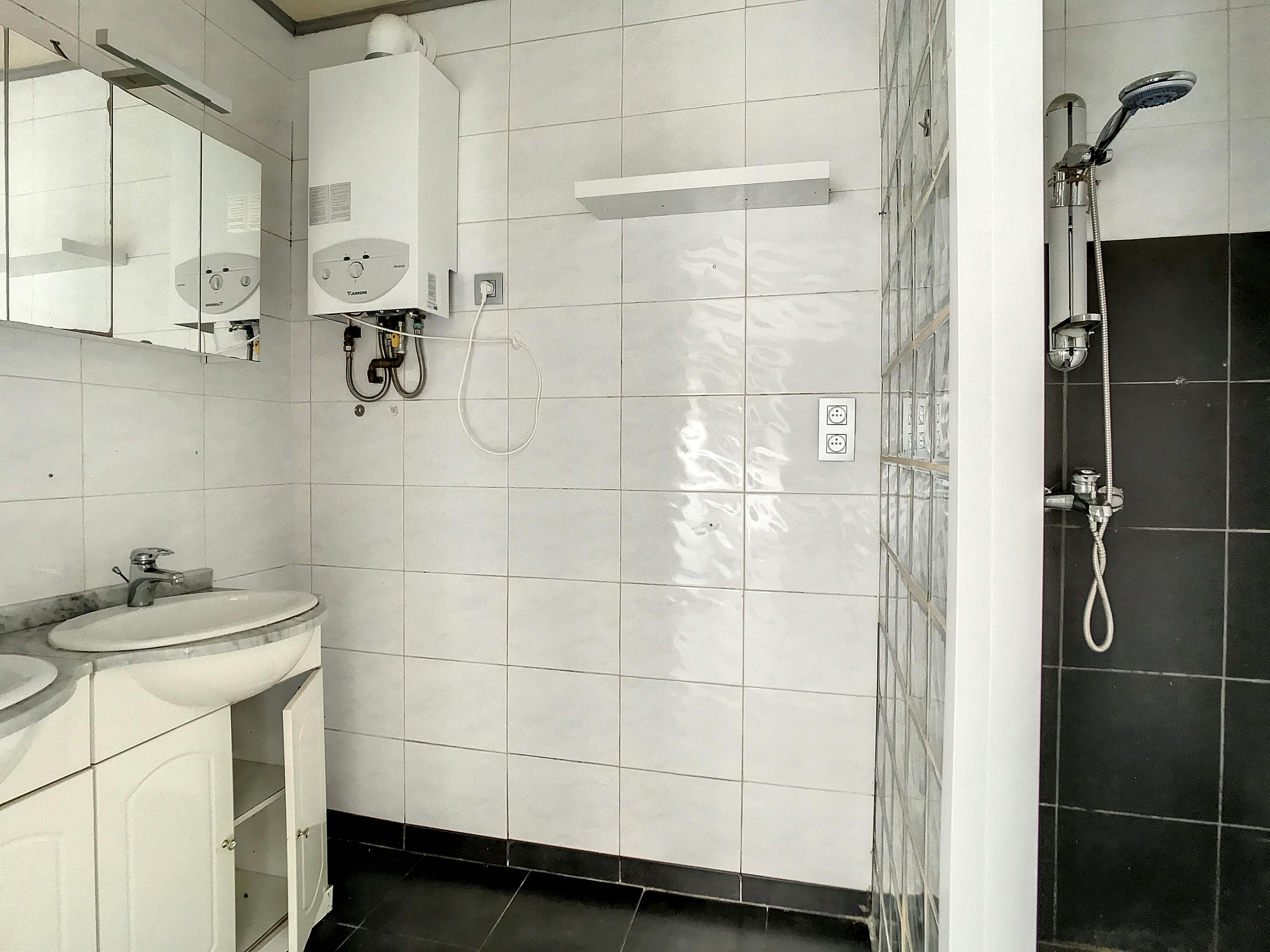 Totaal te renoveren huis vlakbij het centrum in De Panne foto 6