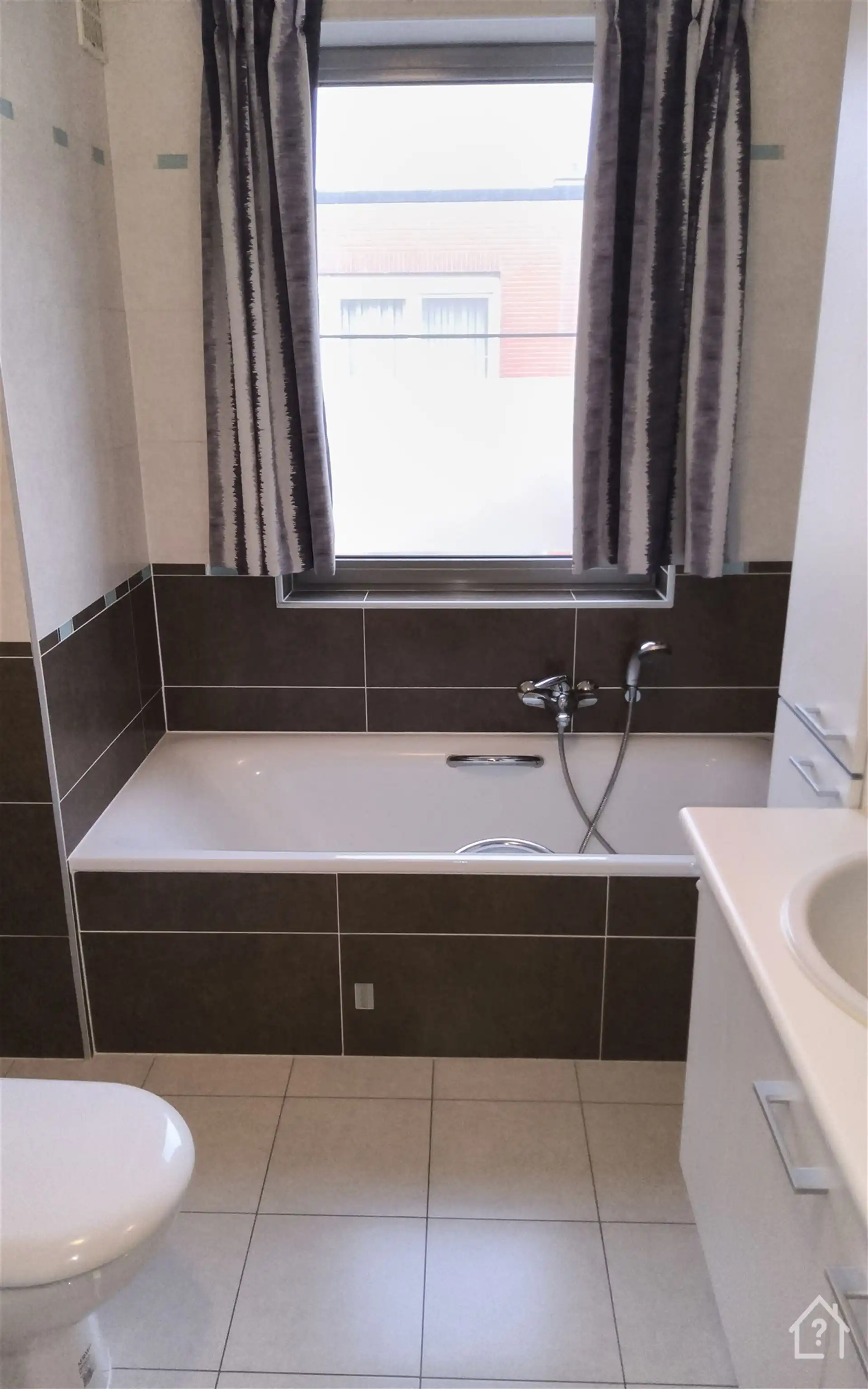 Ruim 2 slaapkamer-appartement met garage foto 16