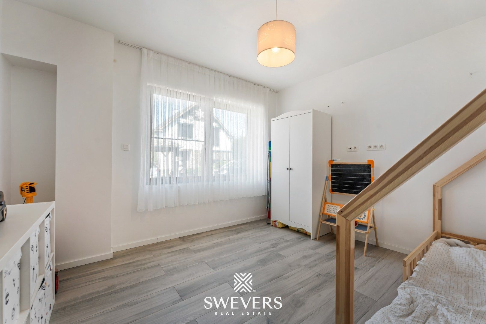 Instapklare, volledig gerenoveerde woning met zonnige tuin en grote garage foto 13