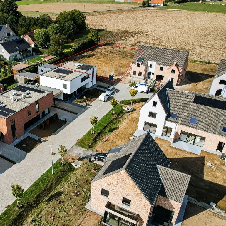 Uitzonderlijk mooi gelegen stuk bouwgrond voor alleenstaande bebouwing foto {{pictureIndex}}