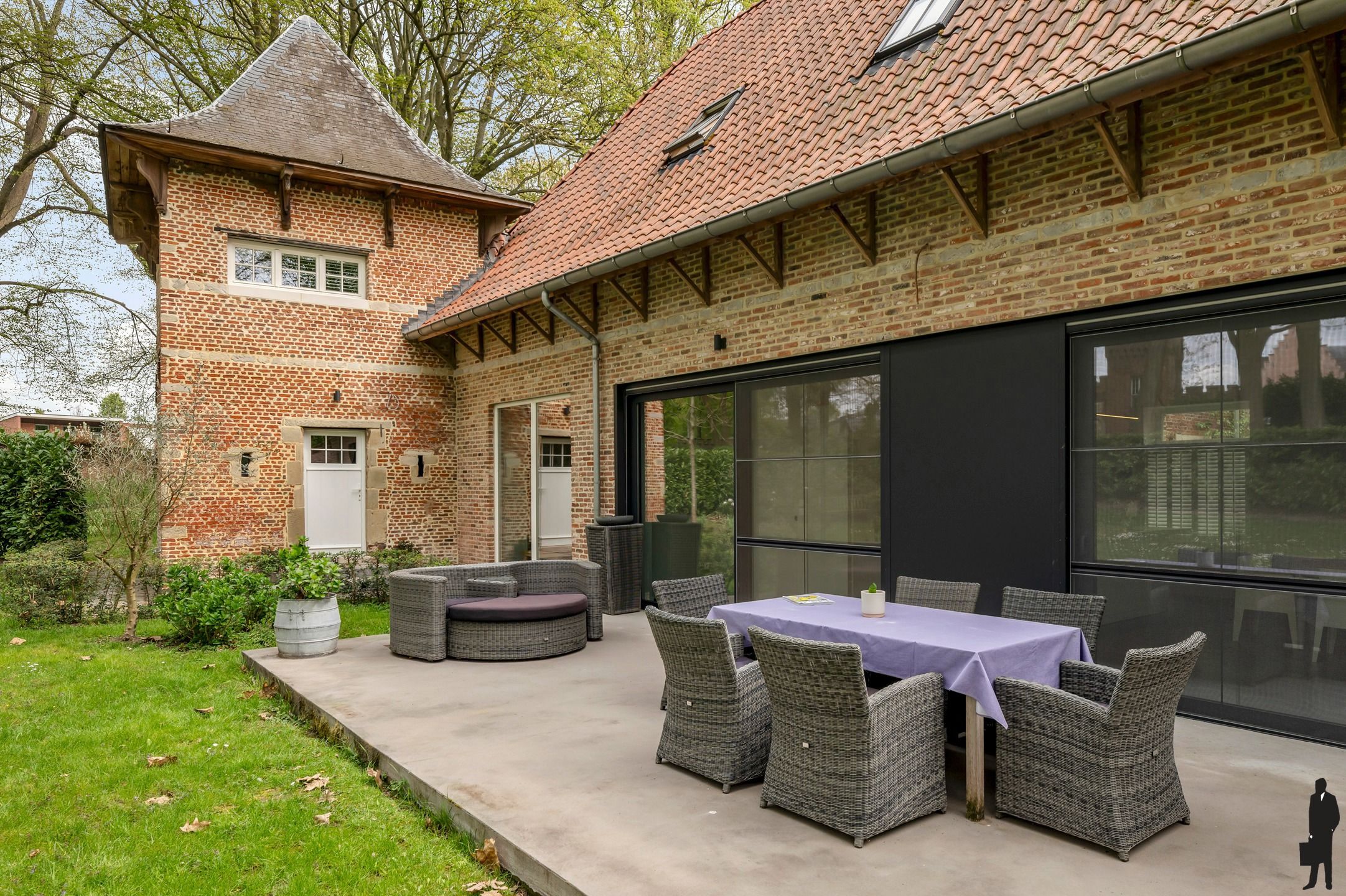 Uitzonderlijk kasteelhoeve in het park van Kasteel Wissekerke. foto 45