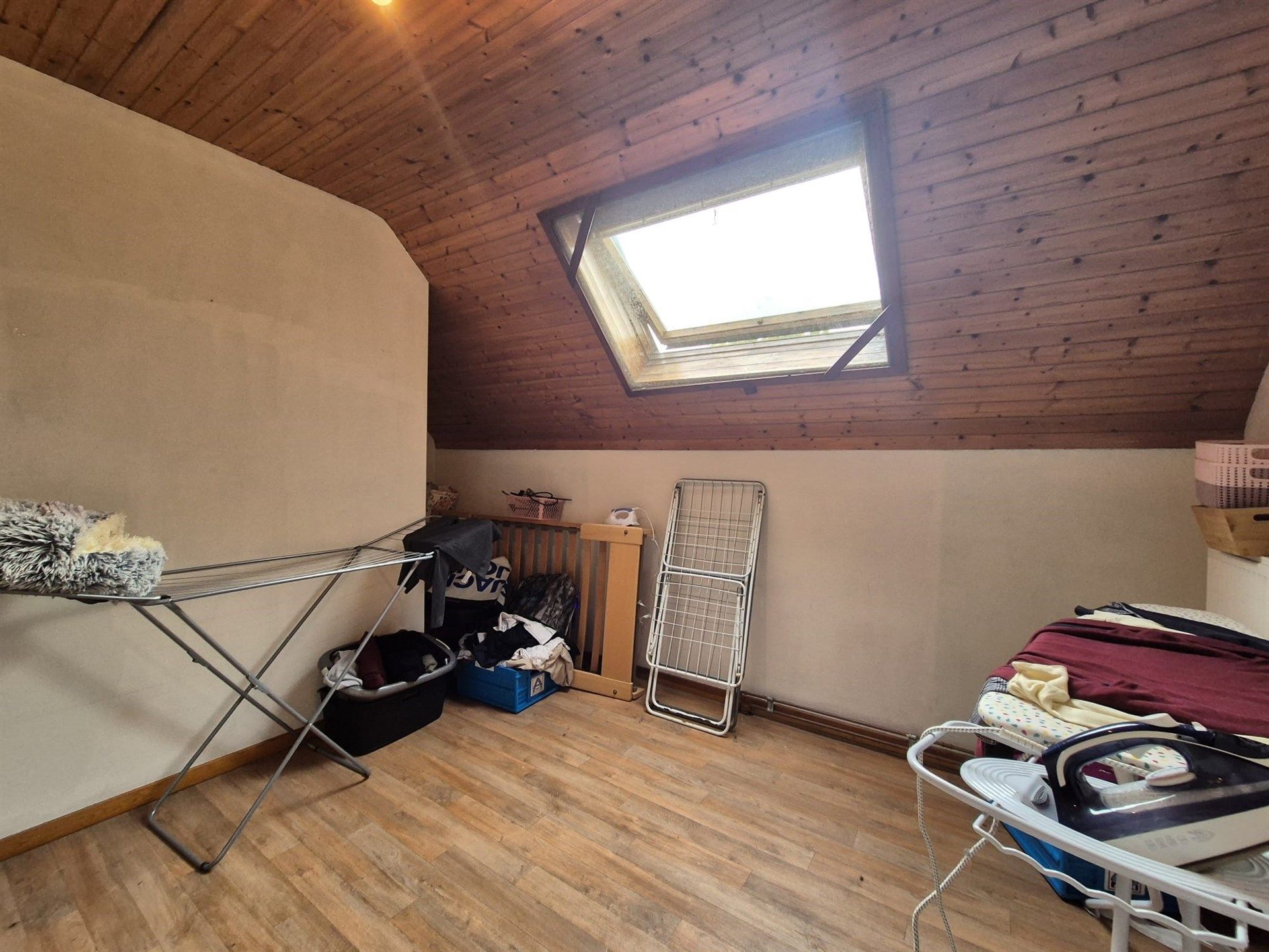 Centraal gelegen 2 slaapkamer woning met koer. foto 24