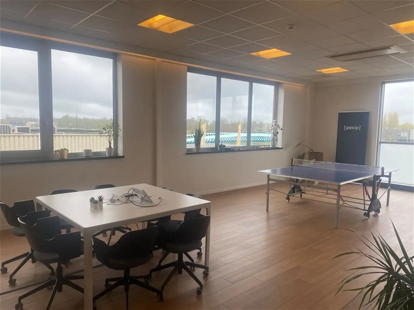 Kantoorgebouw aan de Watersportbaan foto 9