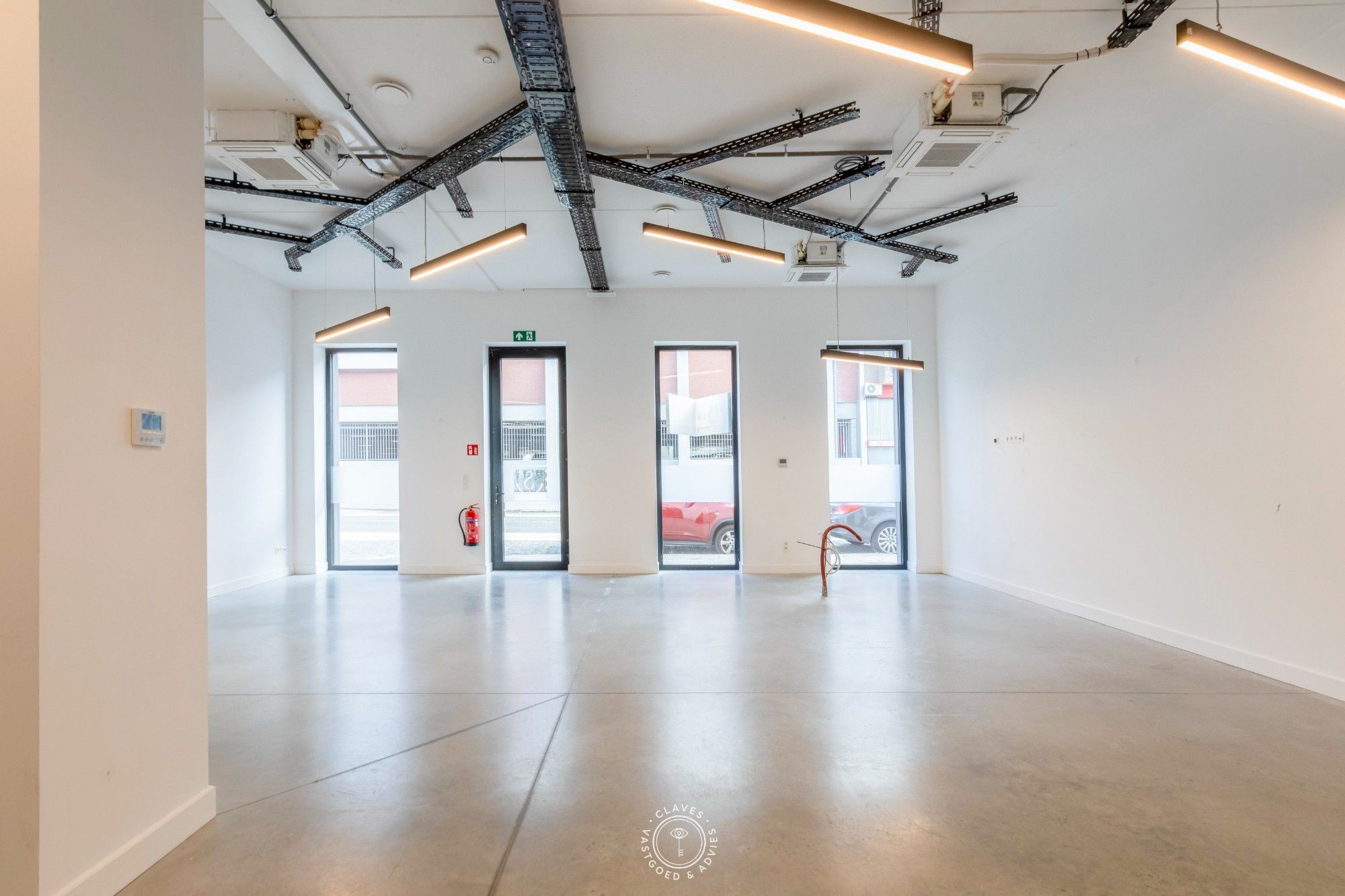 Kwalitatief kantoor met parking foto {{pictureIndex}}