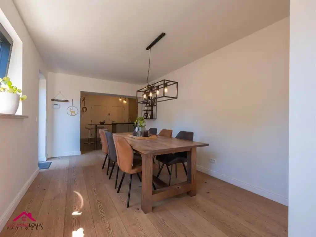 Instapklare woning met handelsruimte in gesloten bebouwing foto 21
