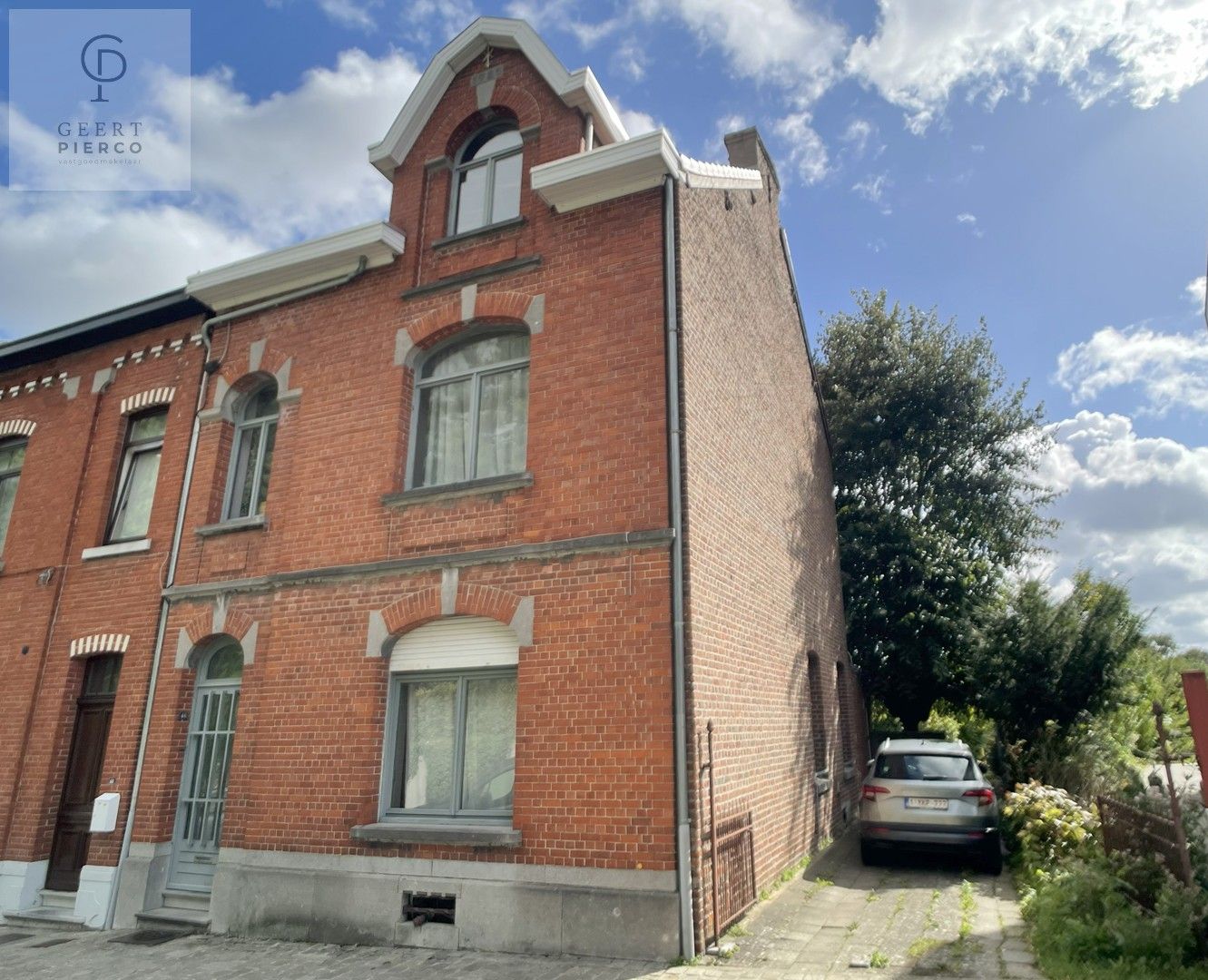 Hoofdfoto van de publicatie: Statige stadswoning halfopen bebouwing centrum Landen