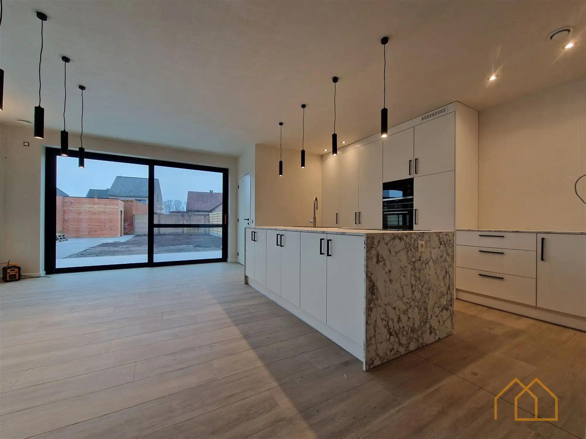 Moderne nieuwbouw met tuin en 3slk foto 5