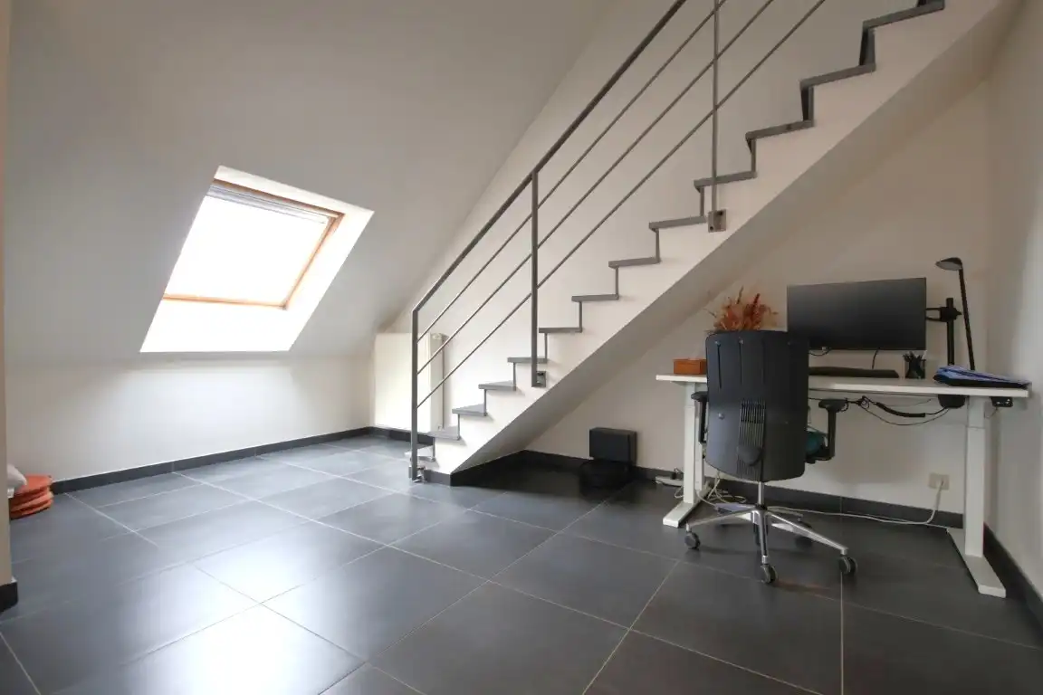 Rustig gelegen duplex appartement, met garage en extra staanplaats op wandelafstand van het centrum van Sint-Truiden. foto 11