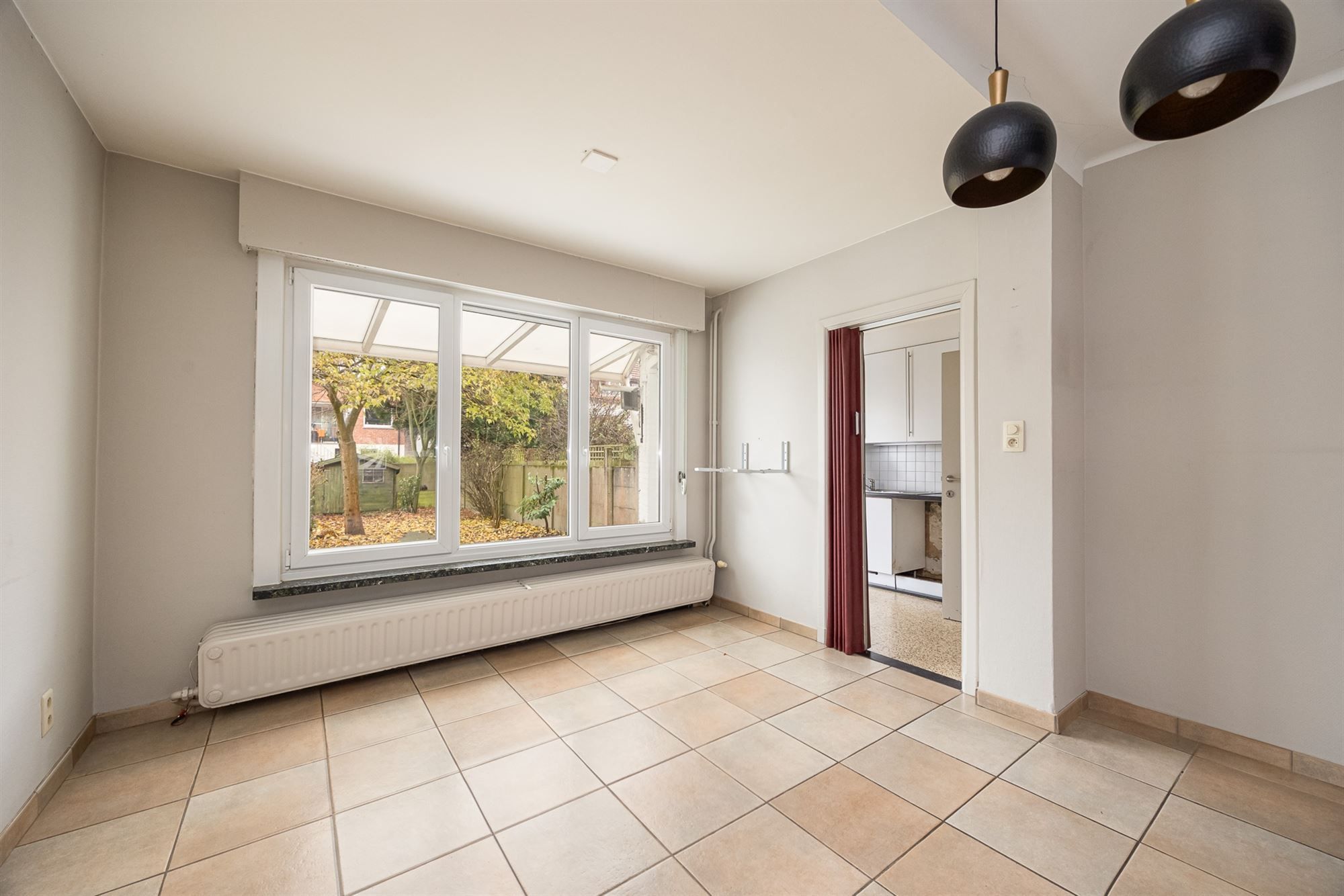 Op te frissen woning met 4-6 slpkmrs en Z-tuin foto 21