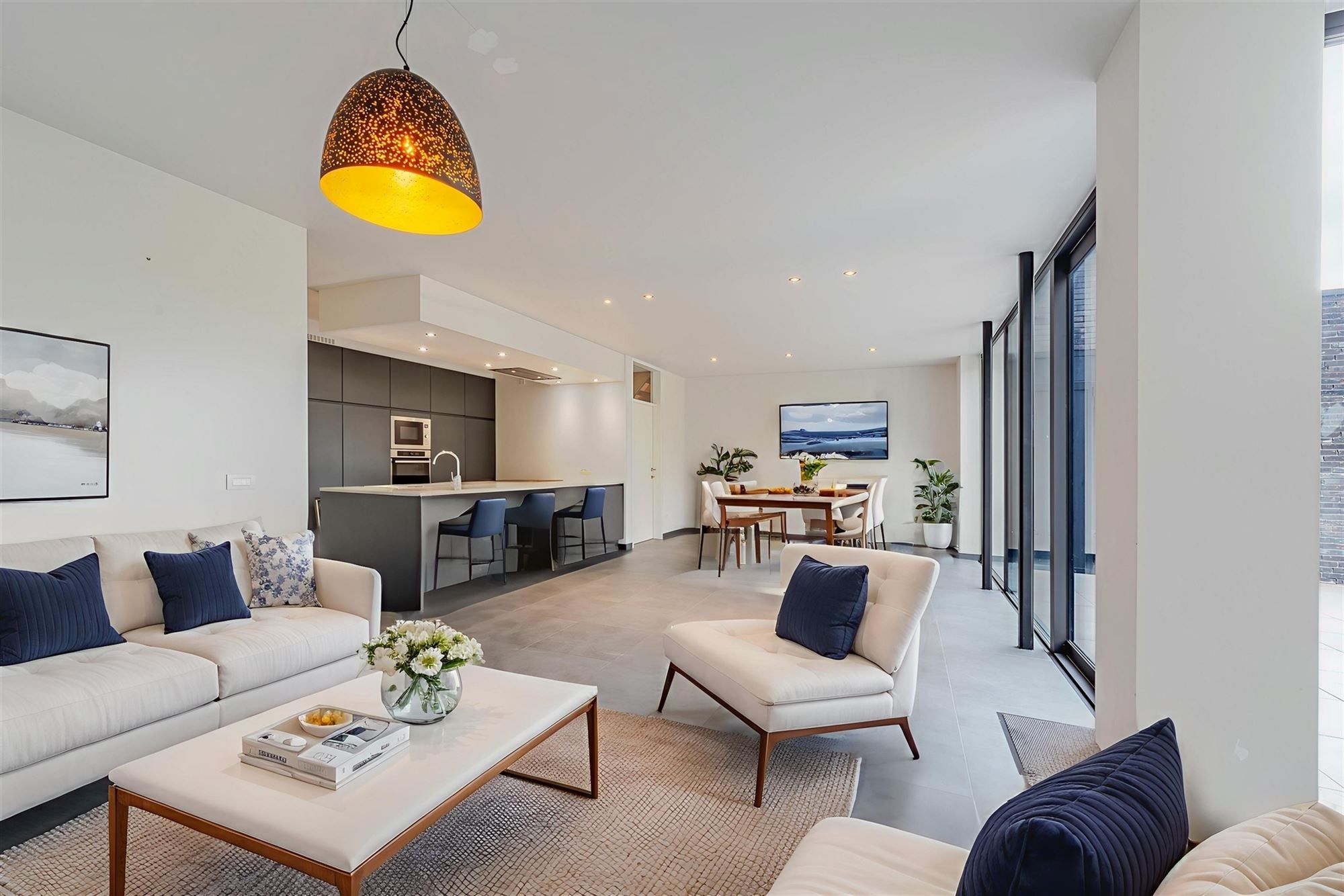 Moderne luxe en comfort in recente woning met 4 slaapkamers foto {{pictureIndex}}