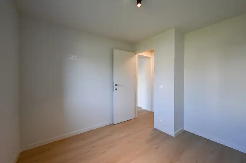 PAS GERENOVEERD TWEESLAAPKAMERAPPARTEMENT IN SINT-IDESBALD foto 6
