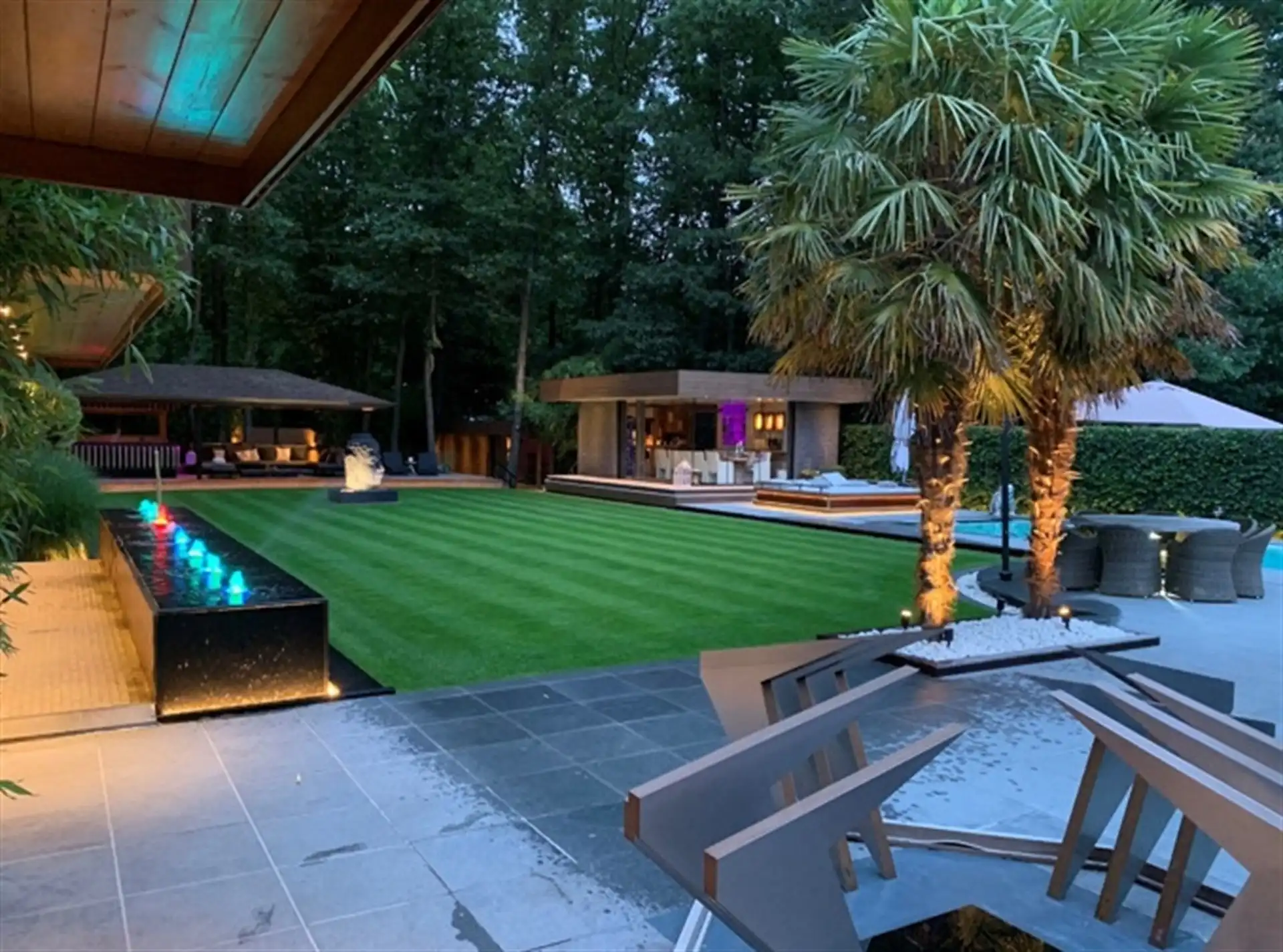 Villa met prachtige tuin, zwembad en bijgebouwen op 2.063m². foto 34