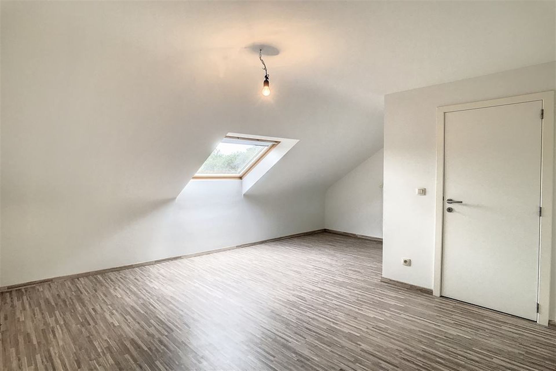 Moderne Halfopen Bebouwing met 5 Slaapkamers  foto 27