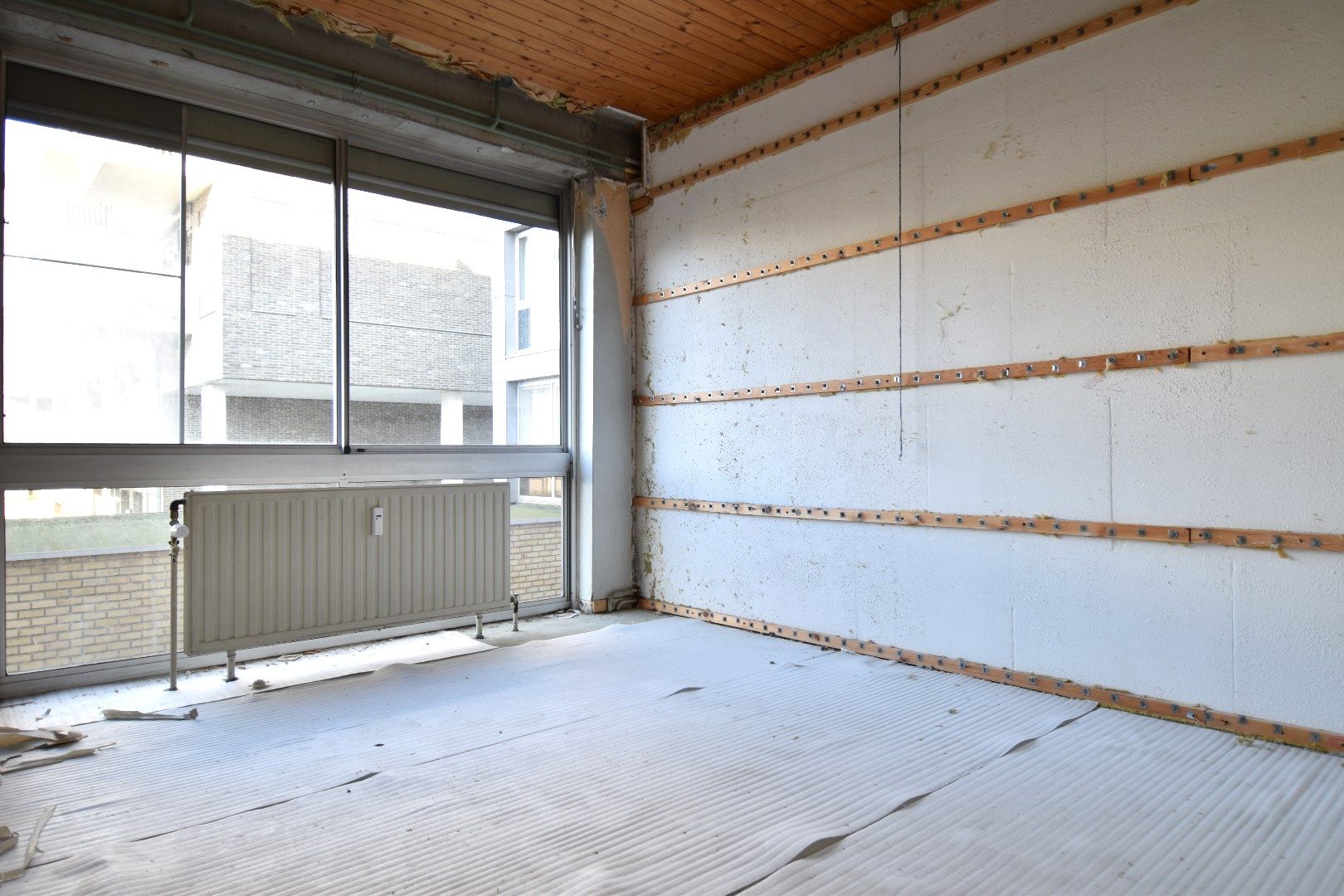 Verder te renoveren 2-slaapkamerappartement te koop in Residentie "De Gulle" foto 3