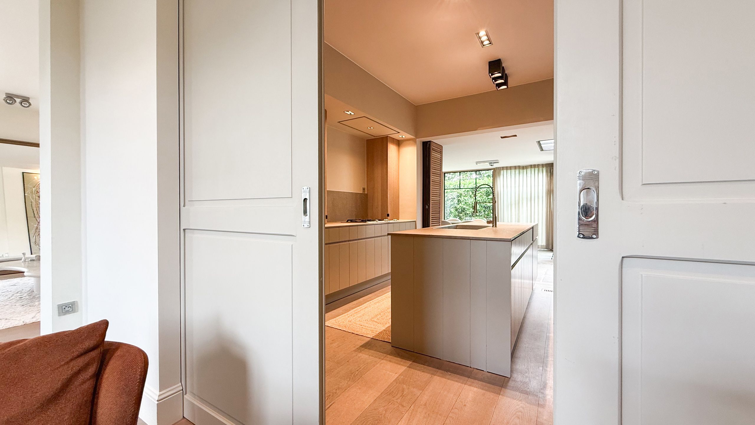 Exclusieve villa met zwembad op riant perceel in Koersel! foto 16