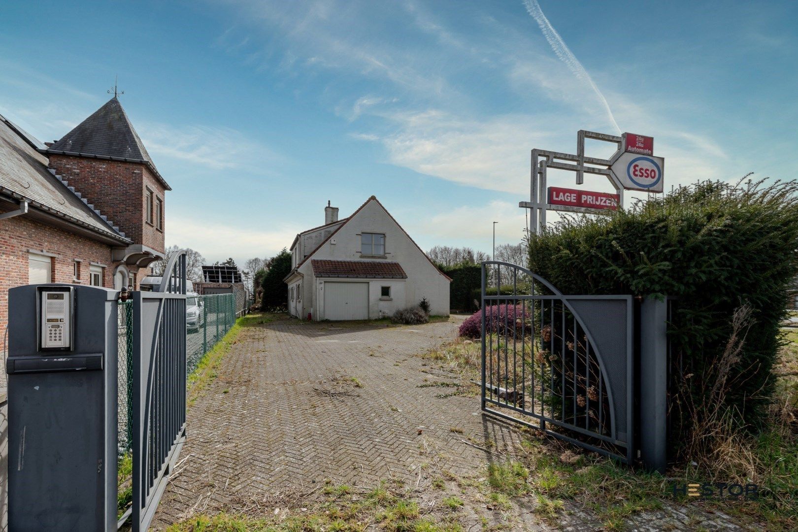 Commercieel gelegen woning met veel mogelijkheden foto 3