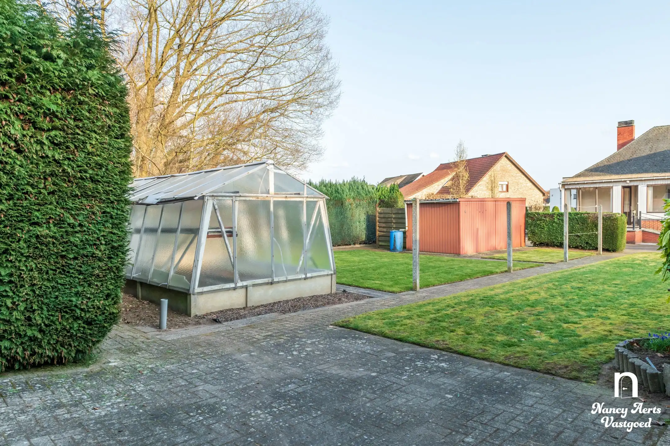 Karaktervolle woning met groene tuin in een rustige straat foto 8