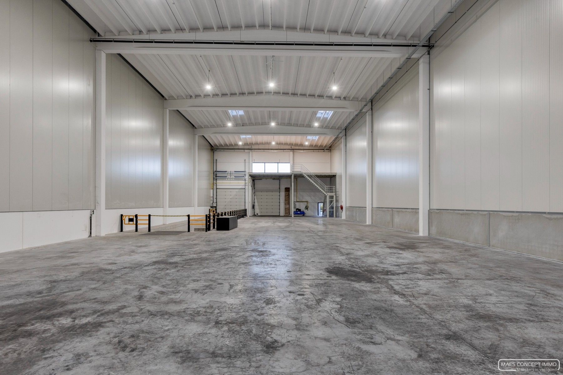 Nieuwbouw magazijn te koop van 1084 m2 bij E17 en Waregem centrum foto 5