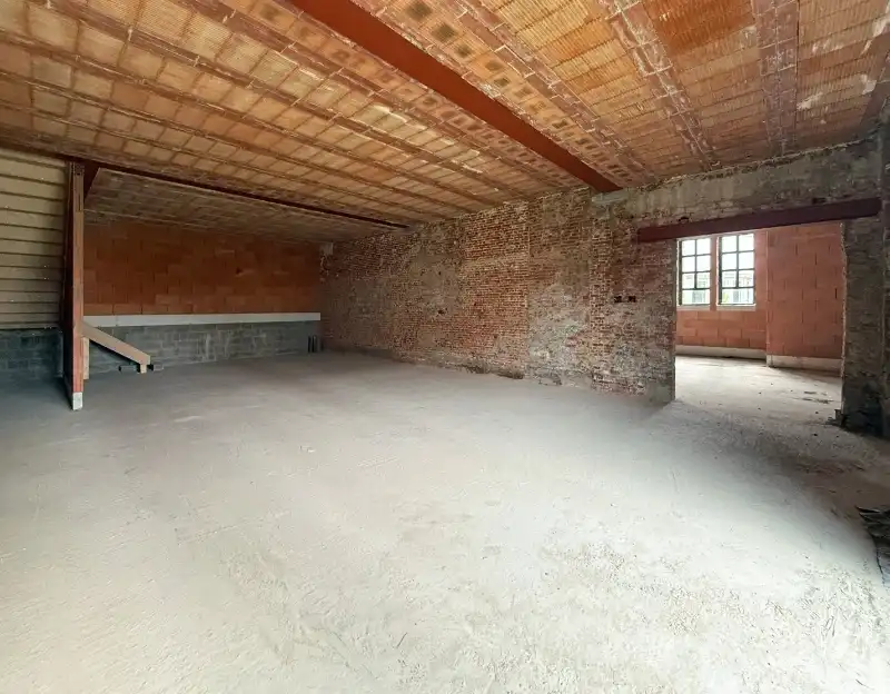 Bedrijfspand met woning foto 5
