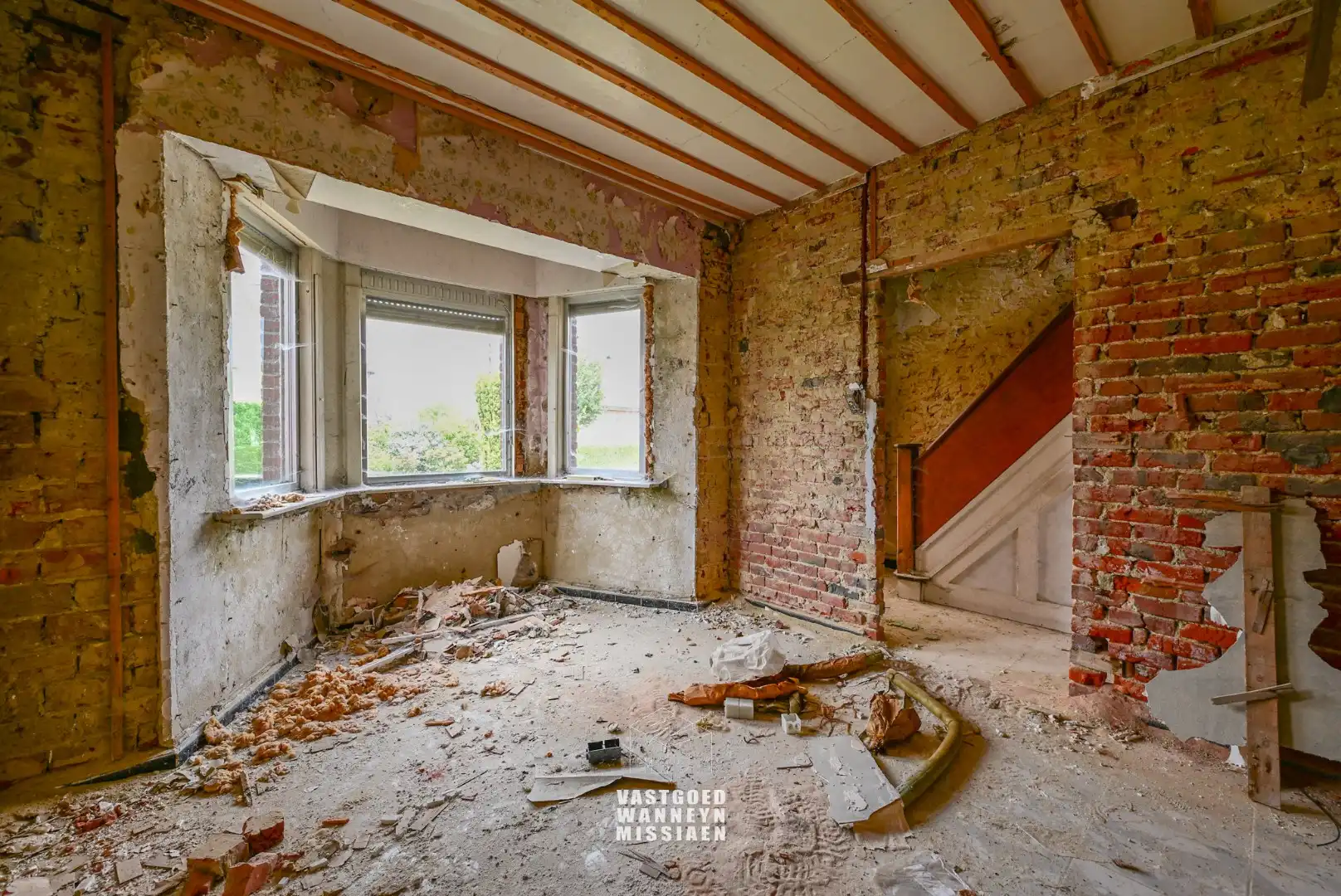 Bouwgrond met af te breken woning op 1100m2 te Zwevezele foto 2