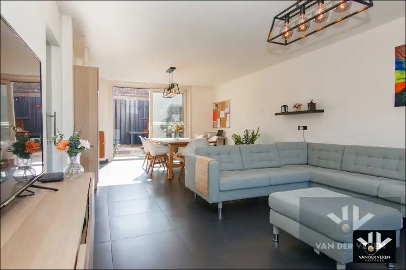 VOLLEDIG GERENOVEERDE, INSTAPKLARE GEZINSWONING foto 5