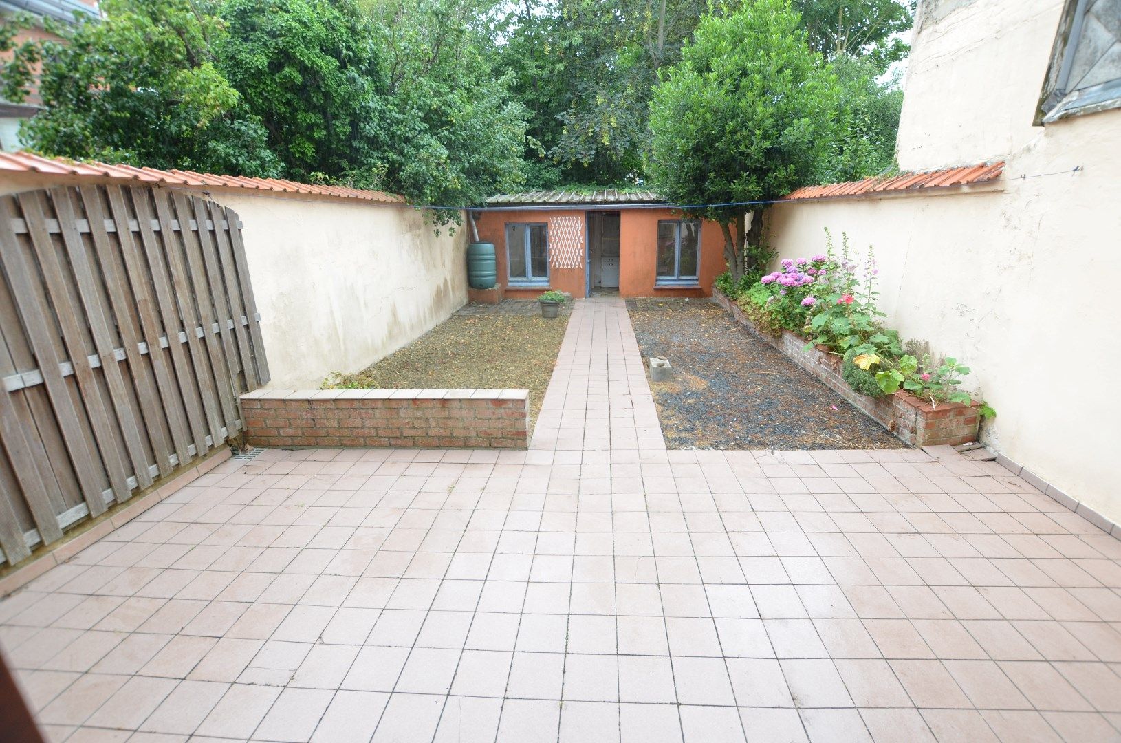 Te renoveren karaktervolle ruime woning met zonnige tuin foto 14