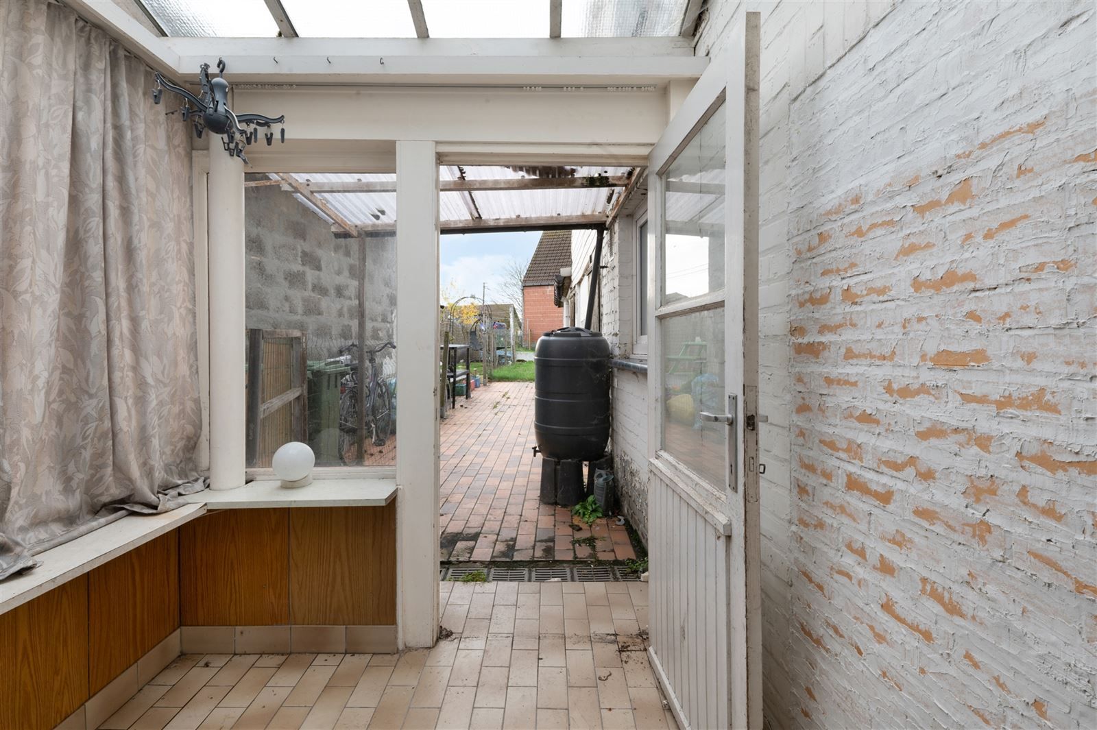 Charmante gezinswoning op toplocatie te Wetteren! foto 6