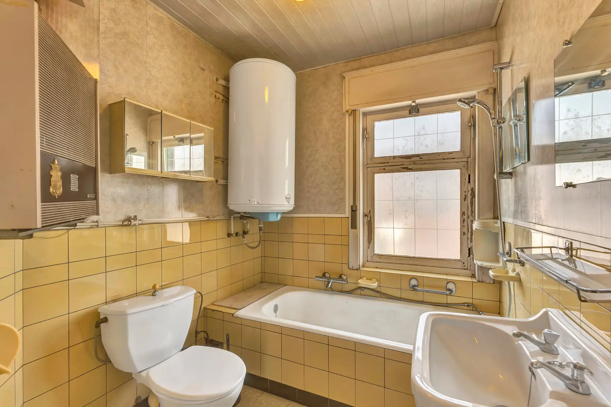 Te renoveren woning met garage foto 20